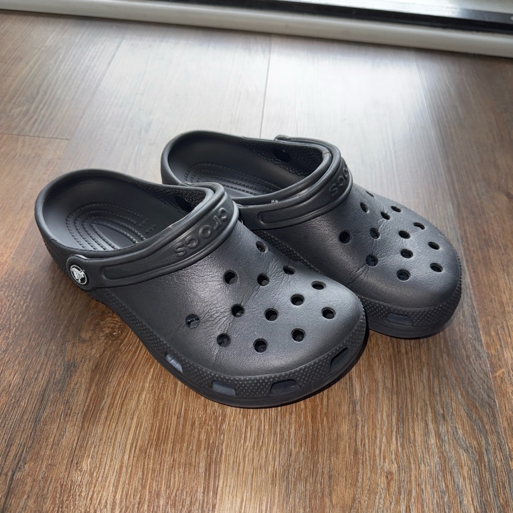 CROCS Black Ventilated Clogs